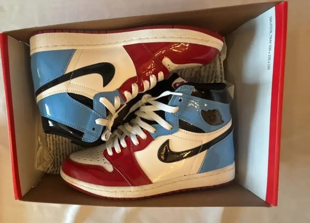 Nike Air Jordan 1 Retro High OG Fearless UNC Chicago CK5666-100